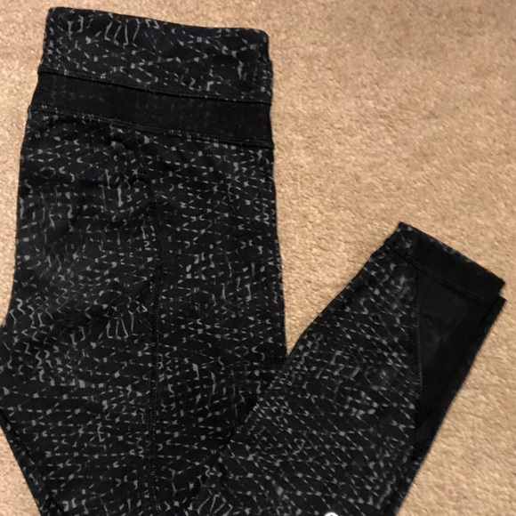 lululemon athletica Pants - Lululemon 7/8 pants with mesh & zipper pockets
